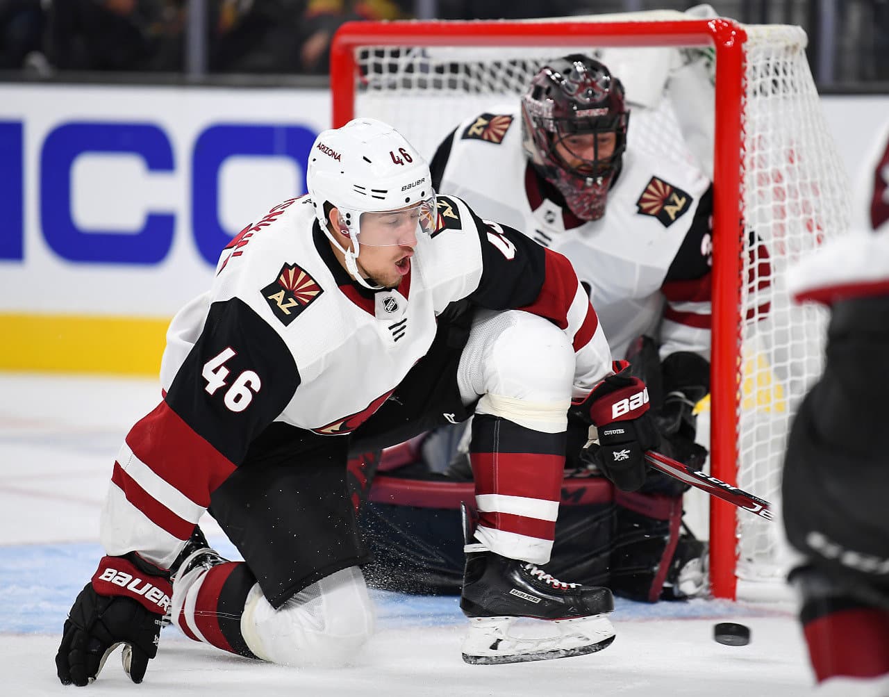 Защитник «Аризоны»: в НХЛ бьют сильно, но мне никогда не доставалось сильней, чем в КХЛ от Артюхина