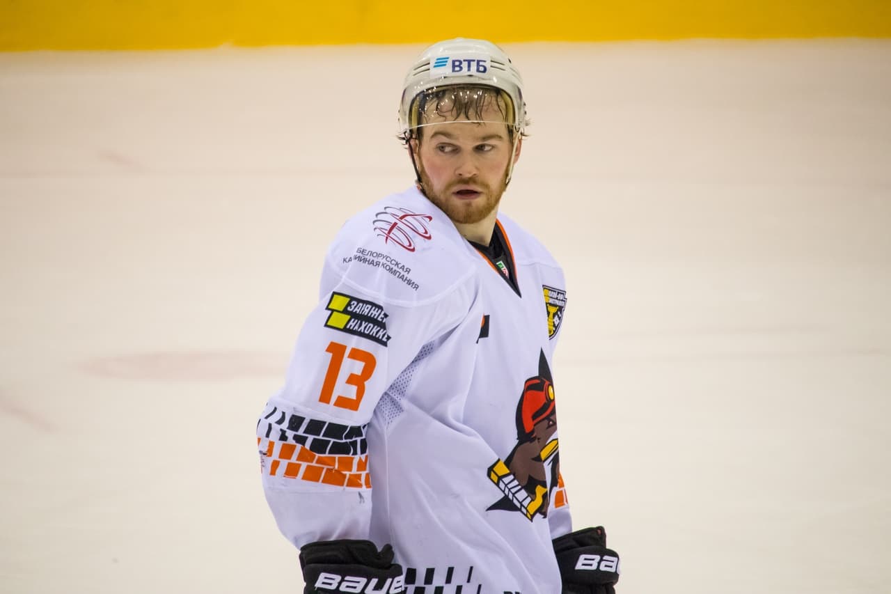 Андрей Феклистов: цензурных мыслей не было. Бежал на пустые ворота, а вратарь со скамейки выбивает у меня шайбу!