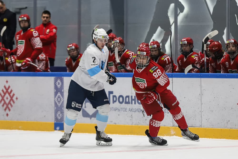 «Минские зубры» воскресили финальную серию с юношеской сборной. В понедельник – шестой матч